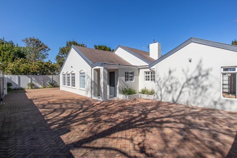 4 Bedroom Property for Sale in Constantia Western Cape